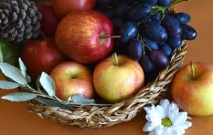 תפוחים וענבים