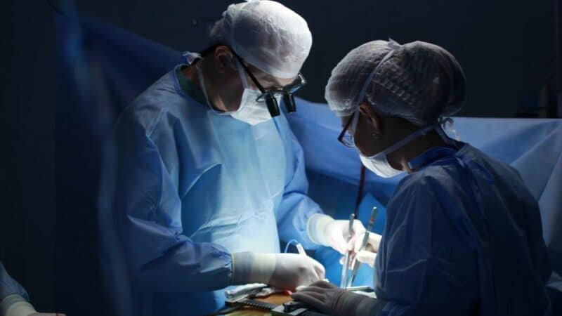 מנתח כירורג